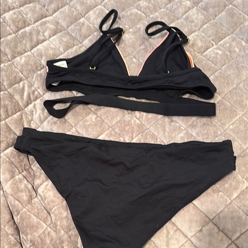 L Space bikini Set - Picture 4 of 5